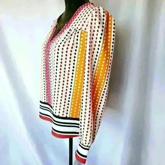 ๐ NWT ๐ Express V-Neck Diamond Dot Long Sleeve Gathered Front Top, Size S - Picture 3 of 14
